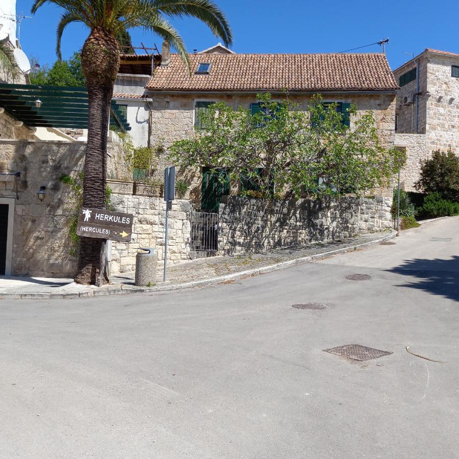Kuca Za Odmor Skalina - Sea View Villa Splitska Kültér fotó